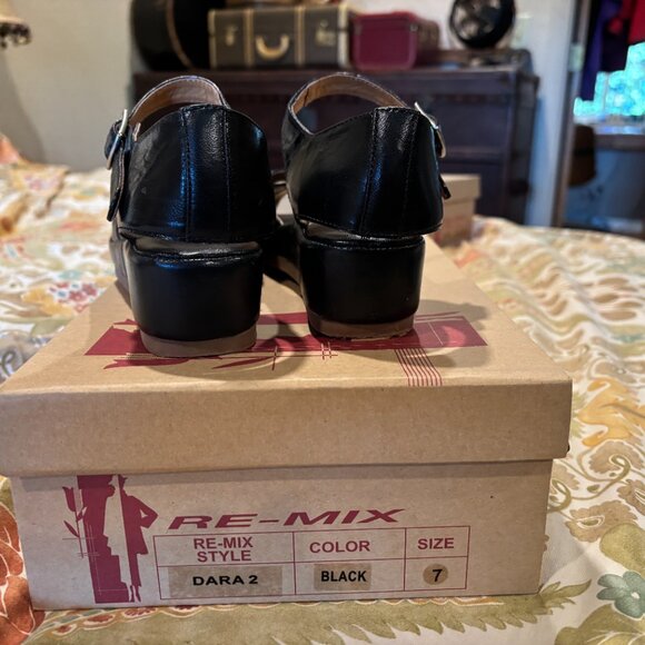 Remix Vintage Shoes Dara 2 Black Size 7 (New in box) - Picture 5 of 6